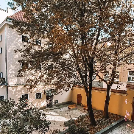 Townhall Apartment *