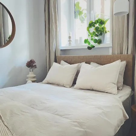 Townhall Apartment *